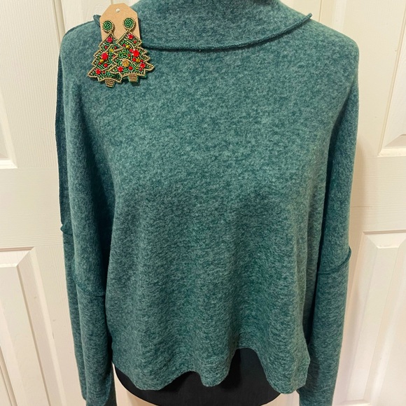 🎉❤️Zenana Green Cropped Sweater Size Large - Picture 2 of 2